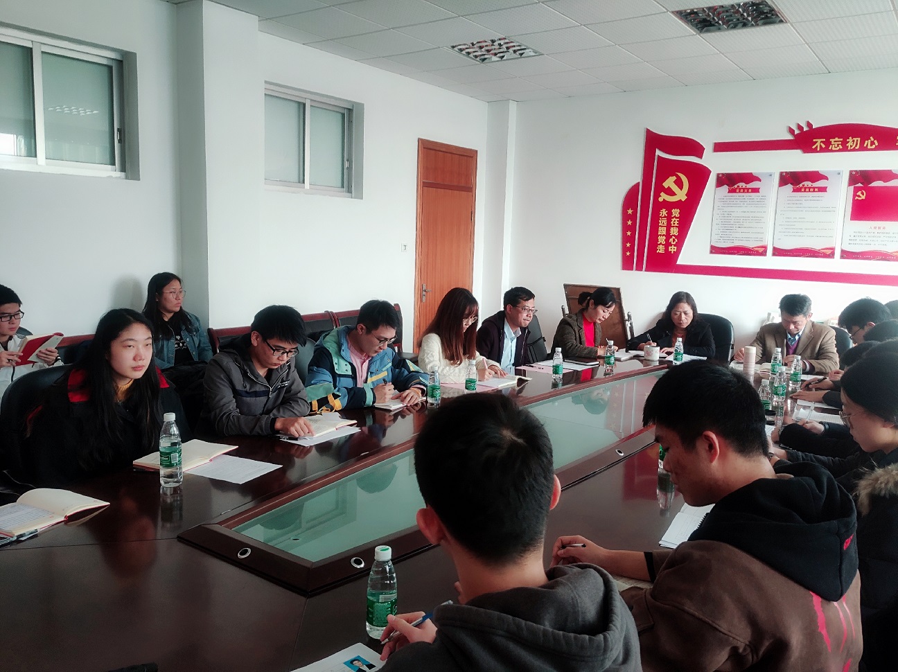 接收预备党员大会2.jpg 接收预备党员大会2.jpg